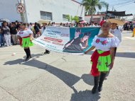 La Preparatoria Abierta participaron con gran entusiasmo en los desfiles conmemorativos por los 215 años de la Independencia de México