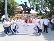 La Preparatoria Abierta participaron con gran entusiasmo en los desfiles conmemorativos por los 215 años de la Independencia de México