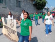 La Preparatoria Abierta participaron con gran entusiasmo en los desfiles conmemorativos por los 215 años de la Independencia de México
