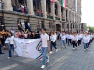 La Preparatoria Abierta participaron con gran entusiasmo en los desfiles conmemorativos por los 215 años de la Independencia de México