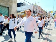 La Preparatoria Abierta participaron con gran entusiasmo en los desfiles conmemorativos por los 215 años de la Independencia de México