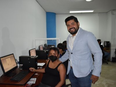 Supervisa la aplicación de exámenes de la Preparatoria Abierta; Peñaloza Pérez
