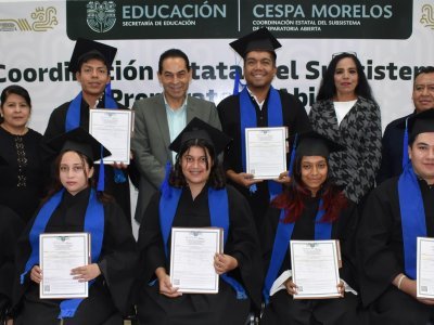 Más estudiantes concluyen su Preparatoria Abierta en CESPA .